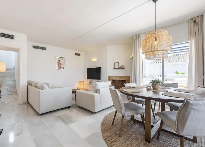 Los Naranjos Beautiful 1 Bedroom Penthouse